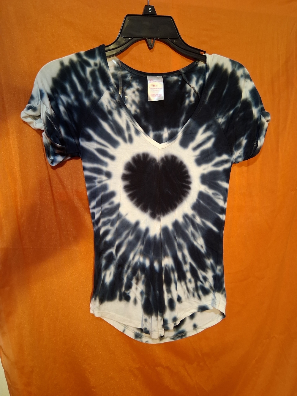 No Boundaries Black & White Tie-Dye V-Neck Heart Tee